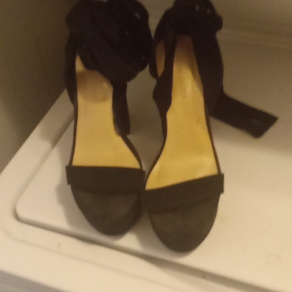 Wild diva black suade4 inch  chunky heel size 7 - Picture 2 of 5